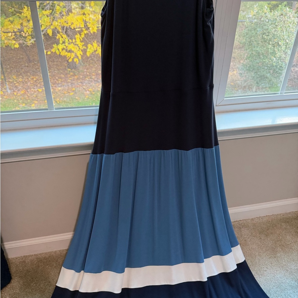 Dress - Picture 5 of 16